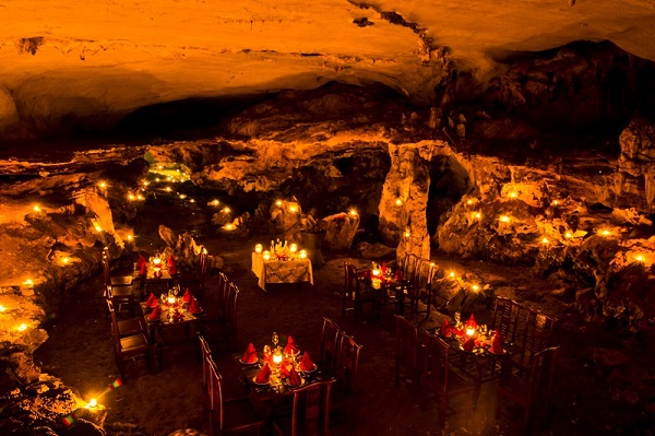 diner en grotte - voyage baie d'halong la fairy sails