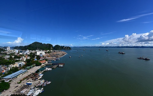 voyage baie d'halong port de Hon Gai 