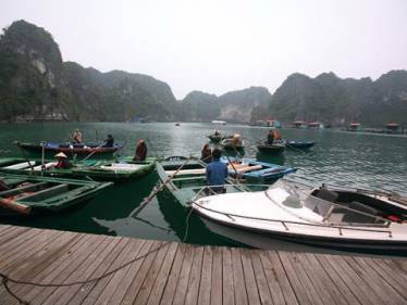 Vung Vieng - Le village flottant de pêcheurs dans la baie de Bai Tu Long