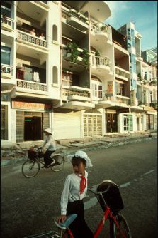 Grandes maisons construites à Bai Chay - baie d'Halong