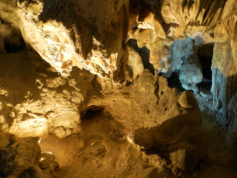 Les grottes merveilleuses à Ha Long 