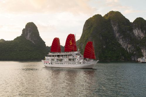 jonque baie d'halong - syrena