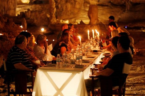 diner en grotte baie d'halong