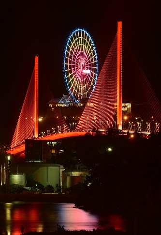 La roue du soleil en soirée